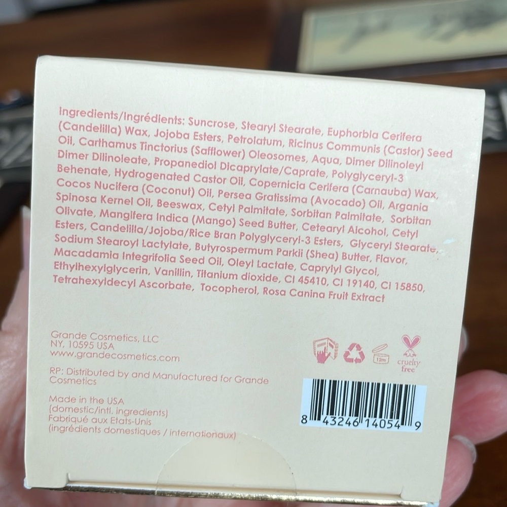 Moisturizing lip scrub - Picture 5 of 6